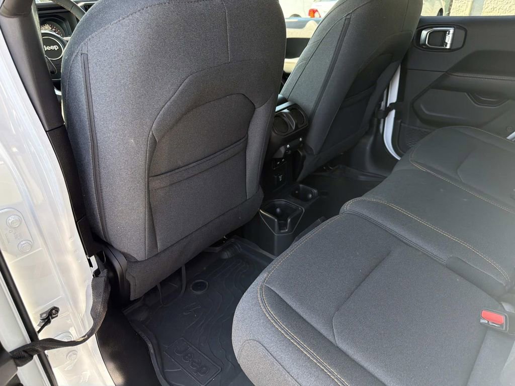 Used 2024 Jeep Wrangler Sahara w/ Technology Group AWD/4WD image 16