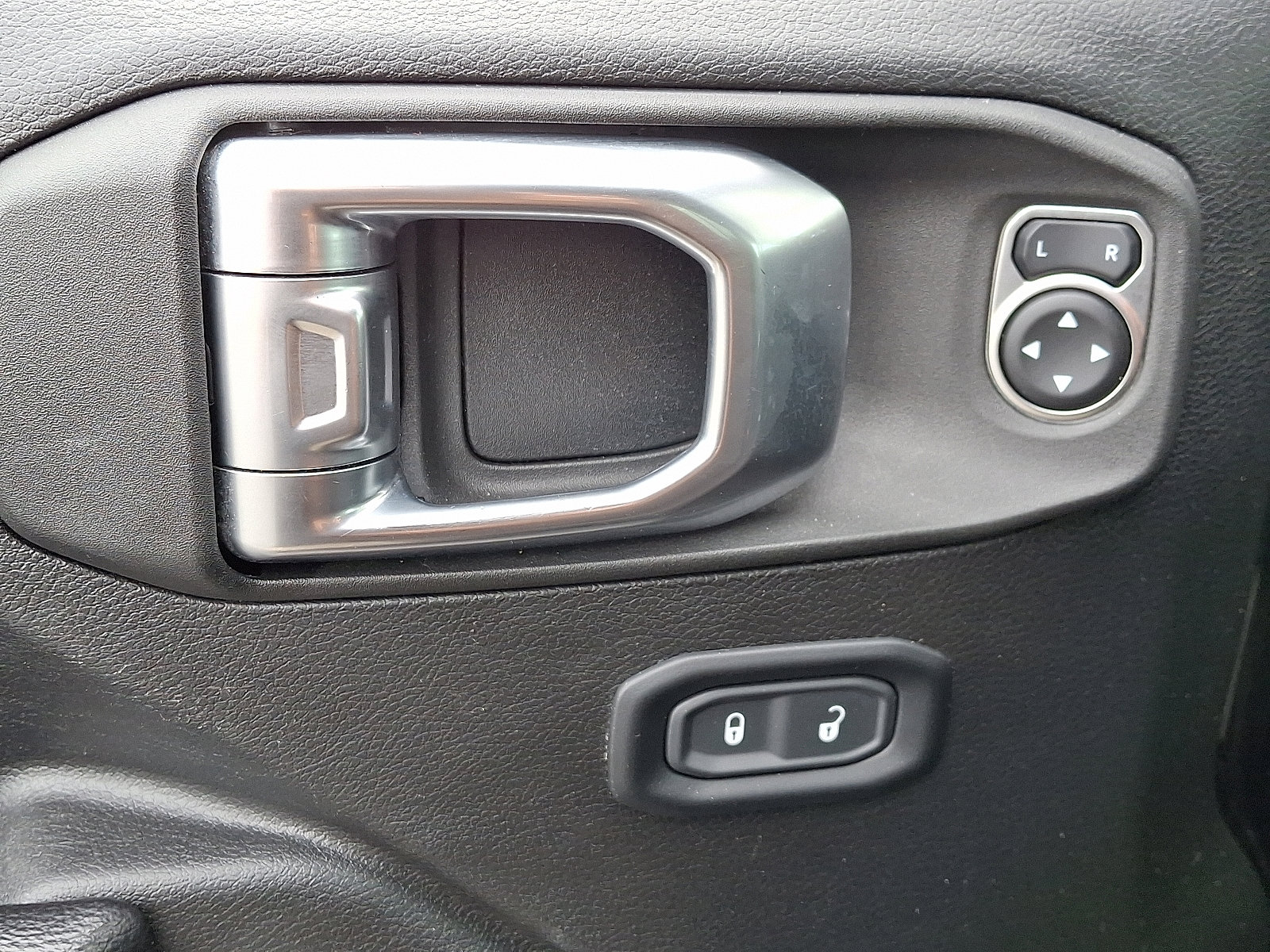 Used 2023 Jeep Wrangler Unlimited Rubicon image 13