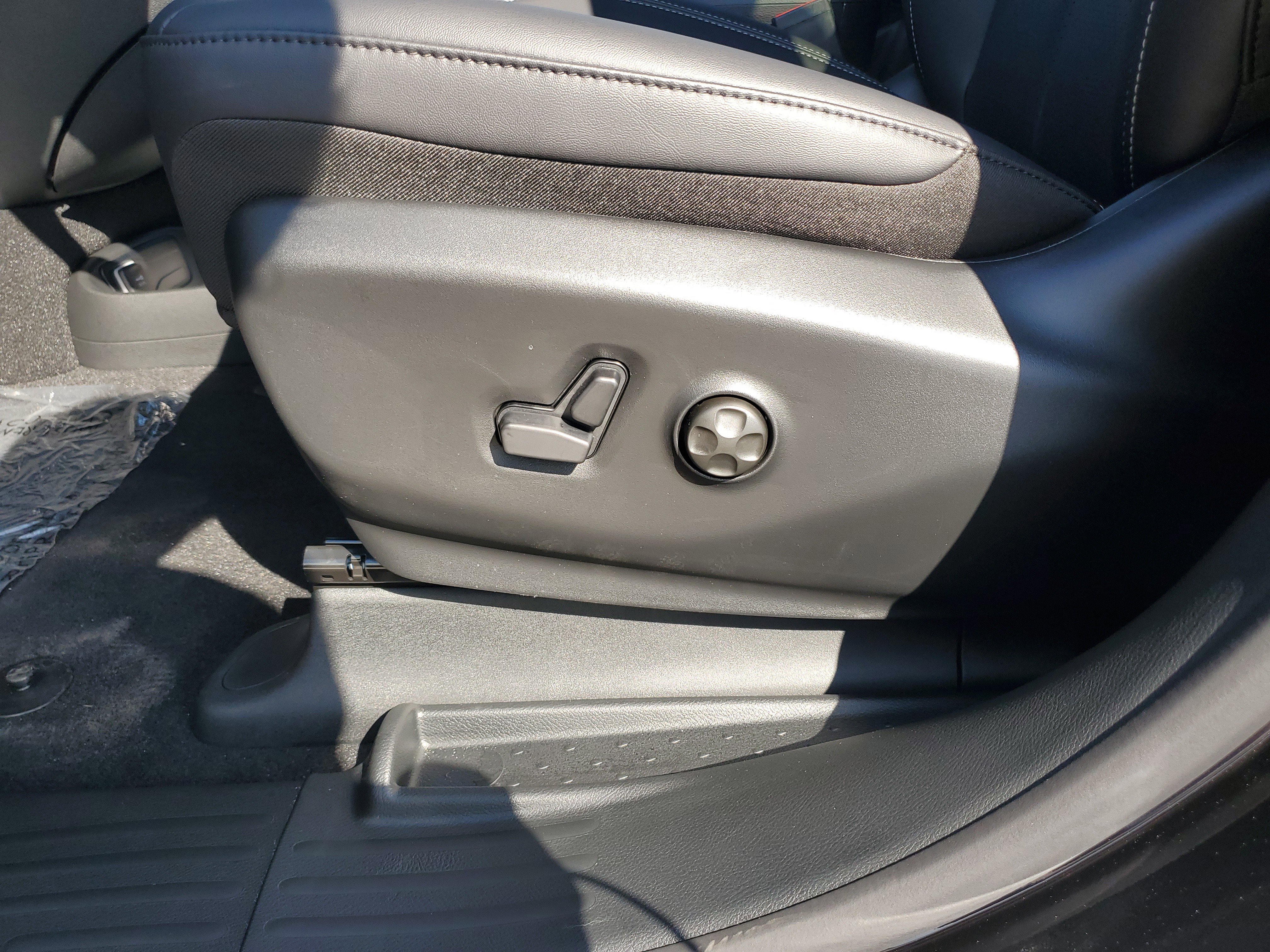 New 2026 Chrysler Voyager LX image 17