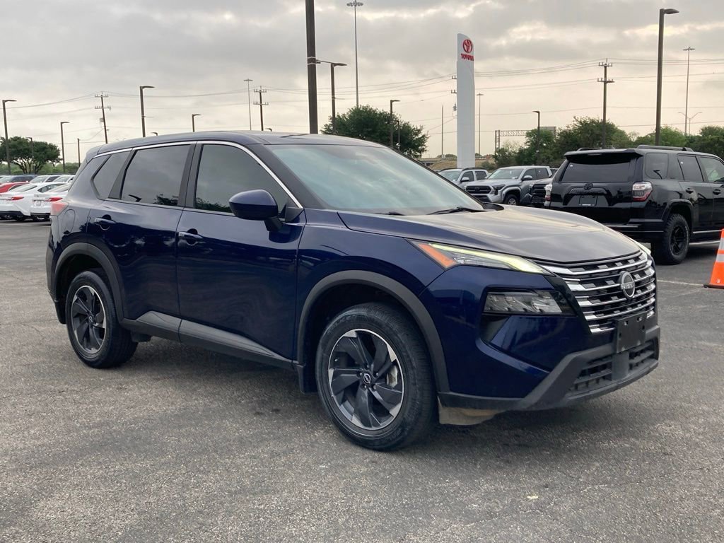 Used 2024 Nissan Rogue SV FWD image 3