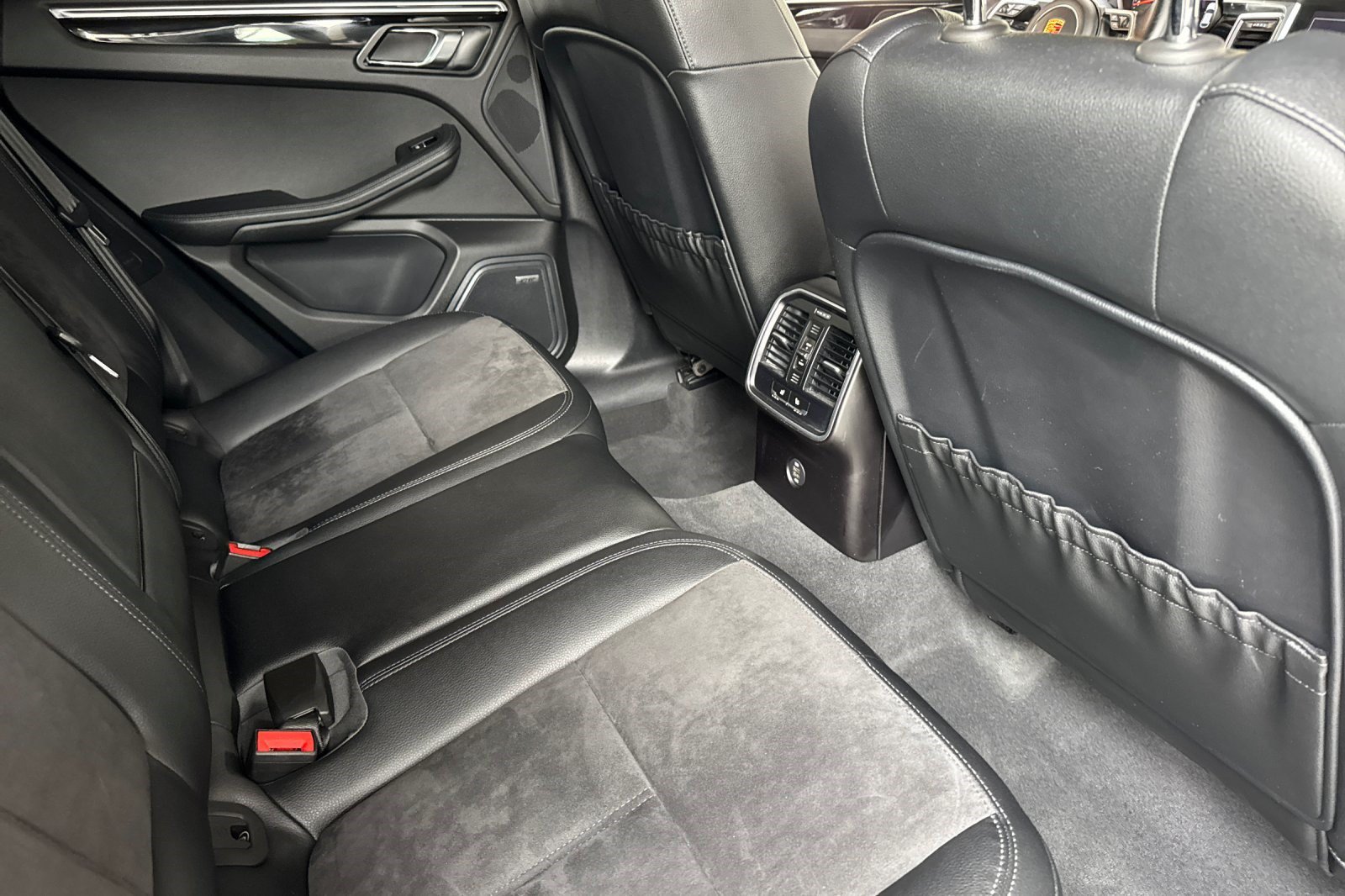 Used 2017 Porsche Macan AWD/4WD image 33