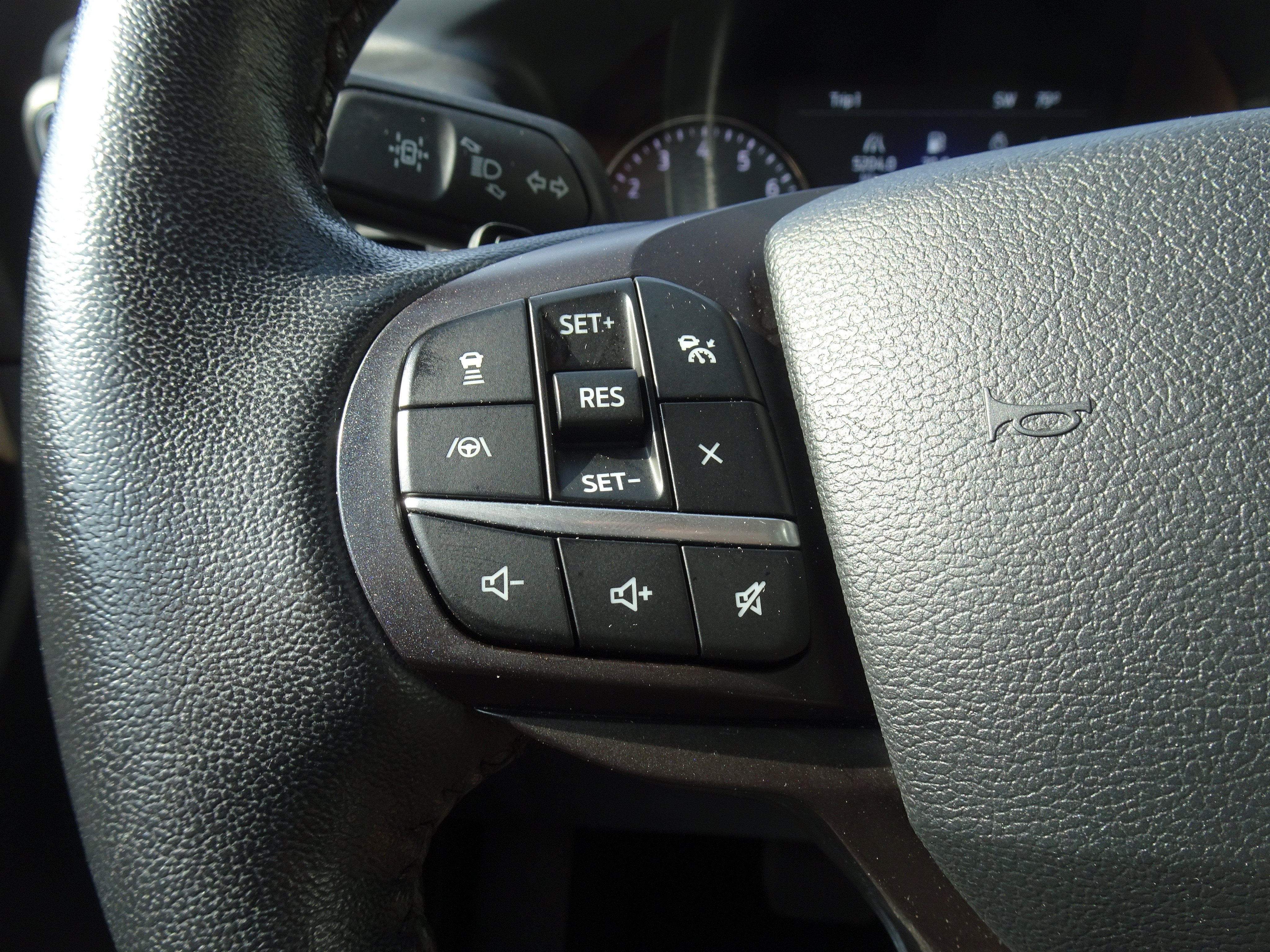Used 2020 Ford Explorer XLT w/ Equipment Group 202A AWD/4WD image 21