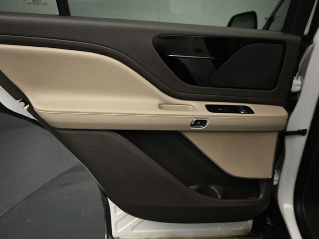 Used 2023 Lincoln Aviator AWD w/ Premium Package image 25