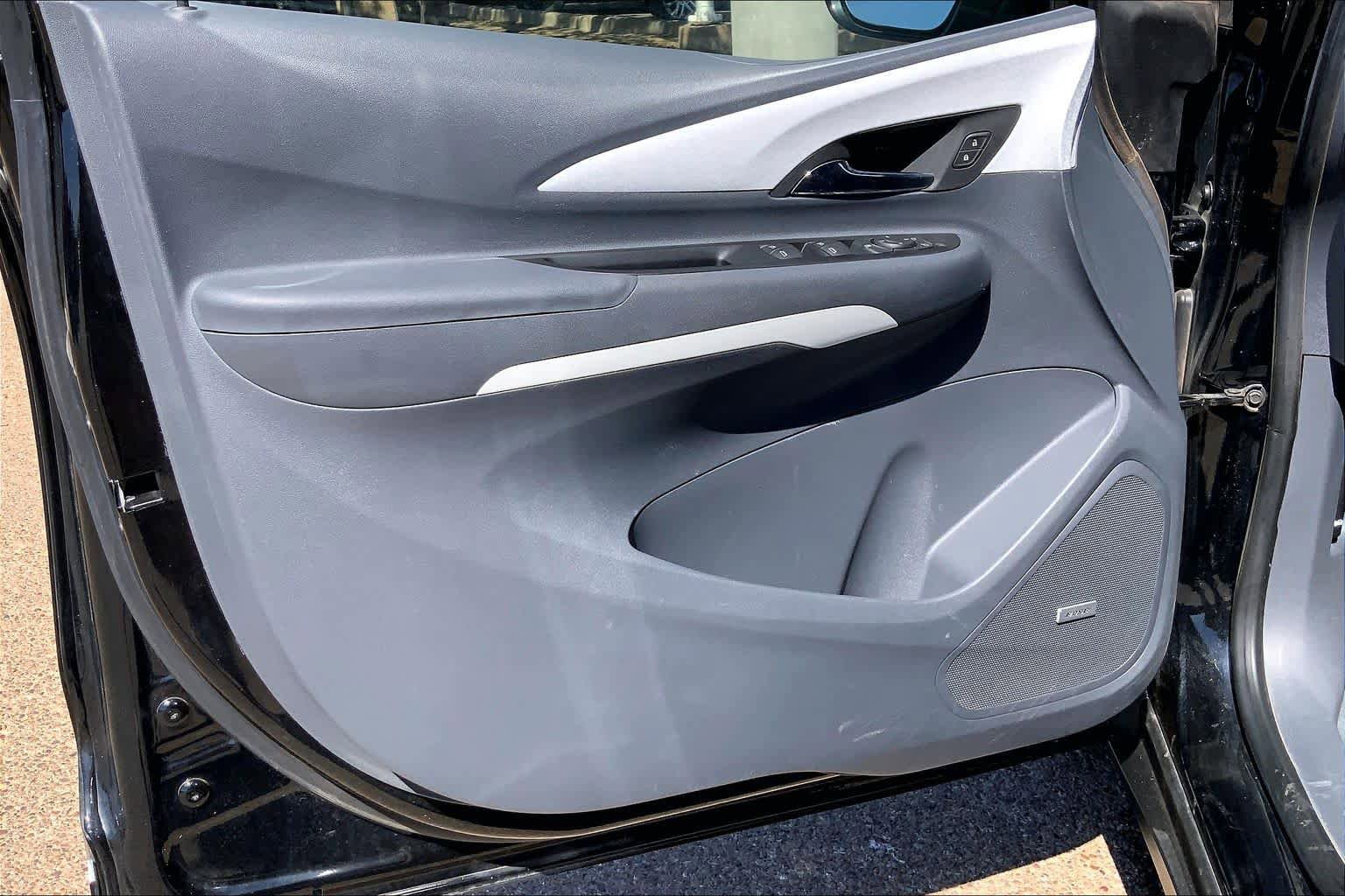 Used 2019 Chevrolet Bolt Premier w/ Infotainment Package FWD image 20