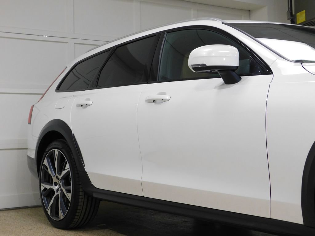 Used 2026 Volvo V90 B6 Cross Country Ultra image 9