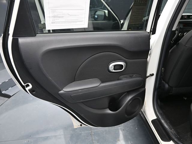 Used 2015 Kia Soul image 29