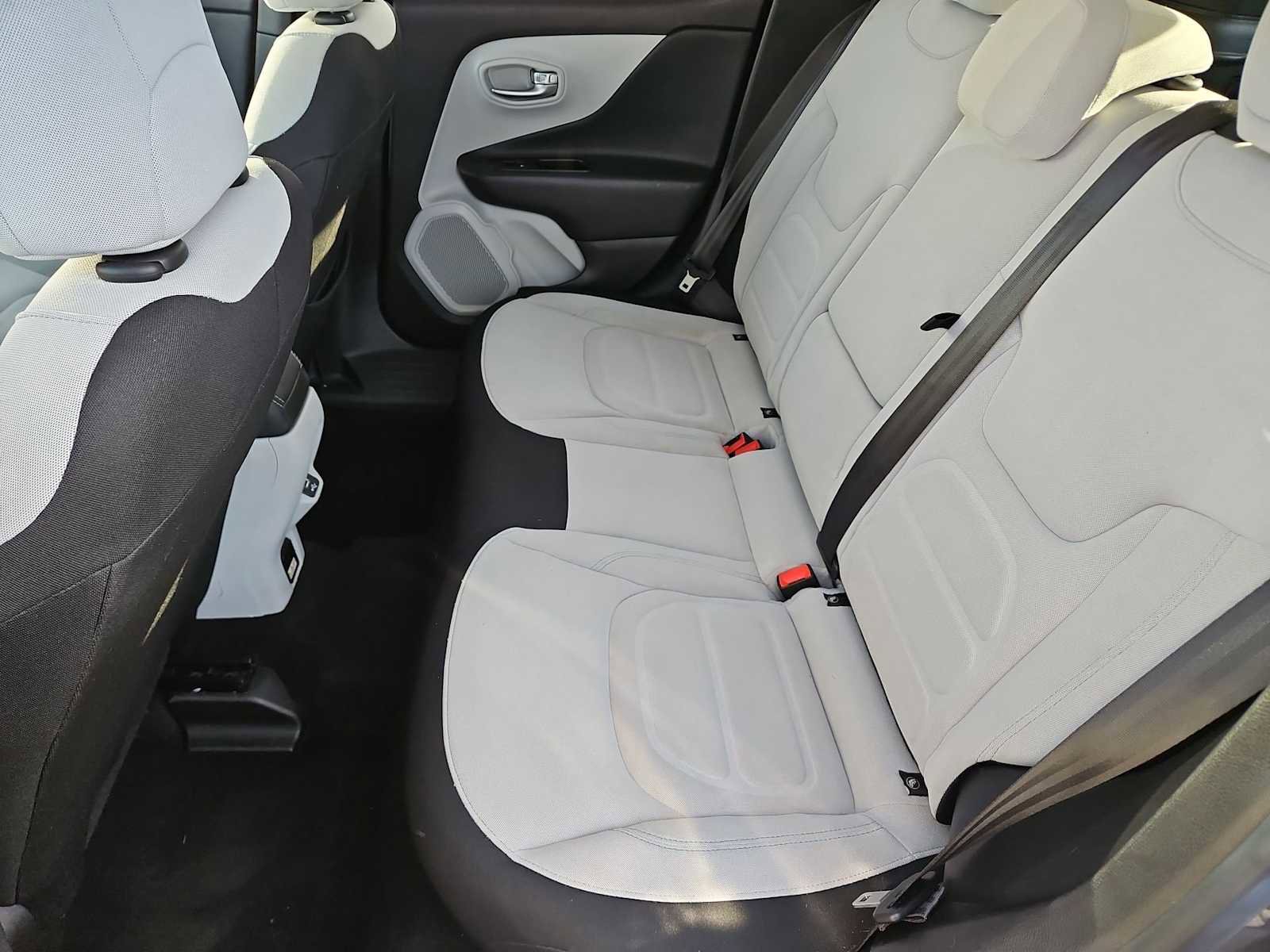 Used 2022 Jeep Renegade Latitude w/ Convenience Group image 20