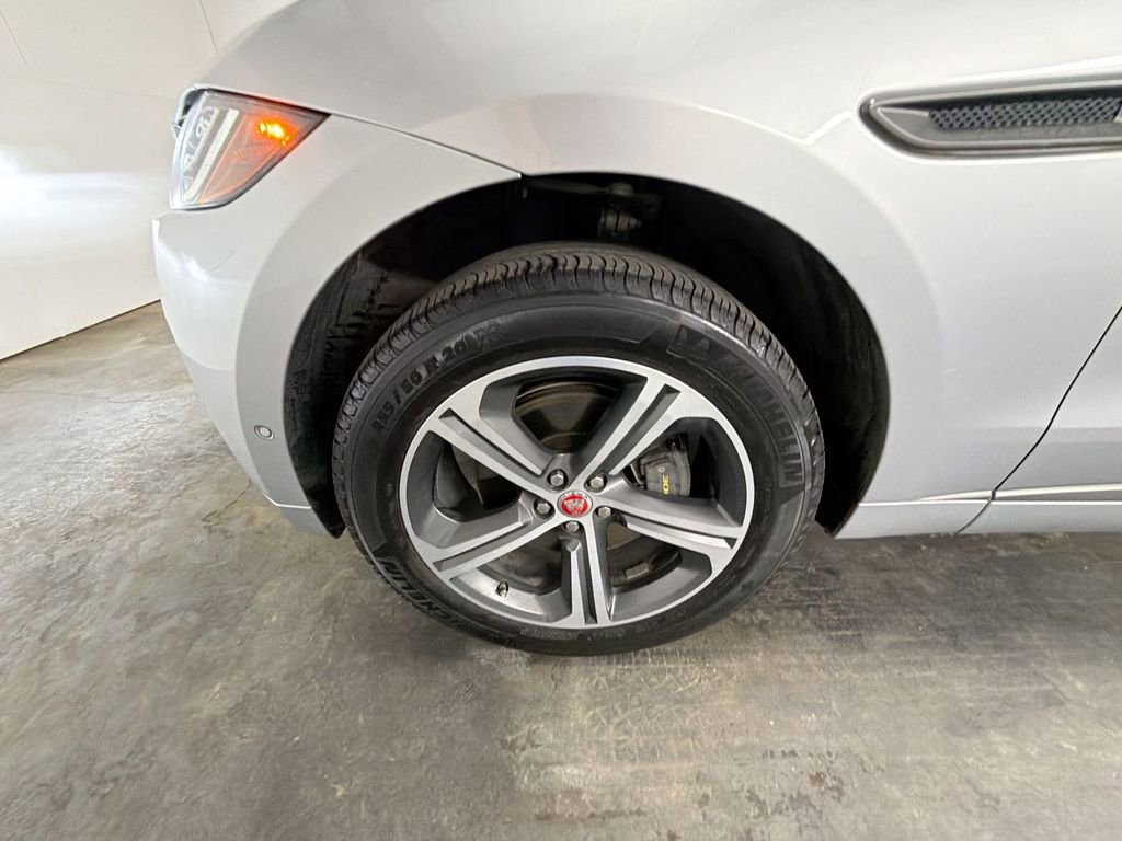 Used 2020 Jaguar F-PACE 300 Sport image 34