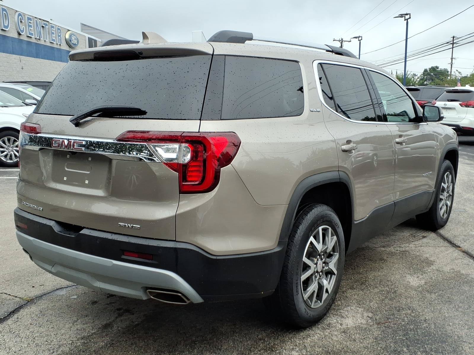 Used 2022 GMC Acadia SLE w/ Driver Convenience Package AWD/4WD image 3