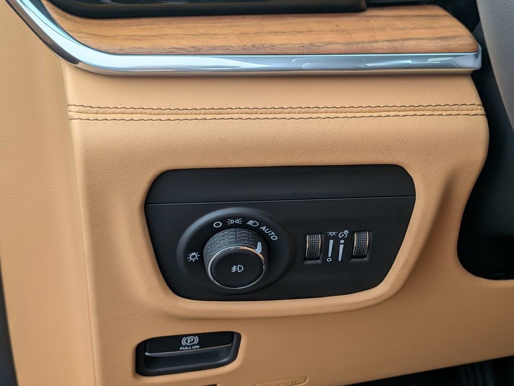 New 2026 Jeep Grand Cherokee Summit AWD/4WD image 19
