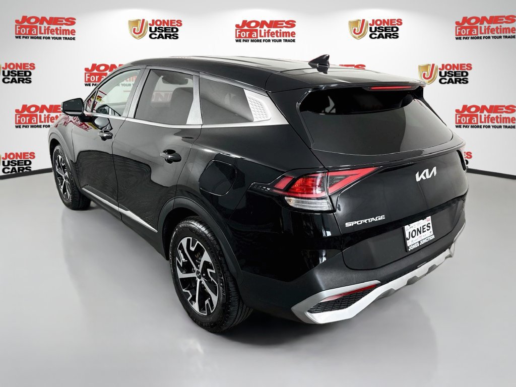 Used 2024 Kia Sportage EX FWD image 2