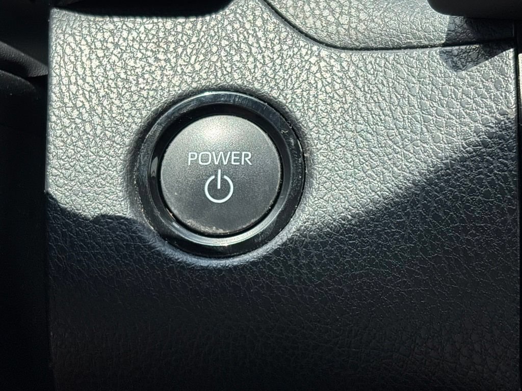 Used 2025 Toyota Camry SE FWD image 19