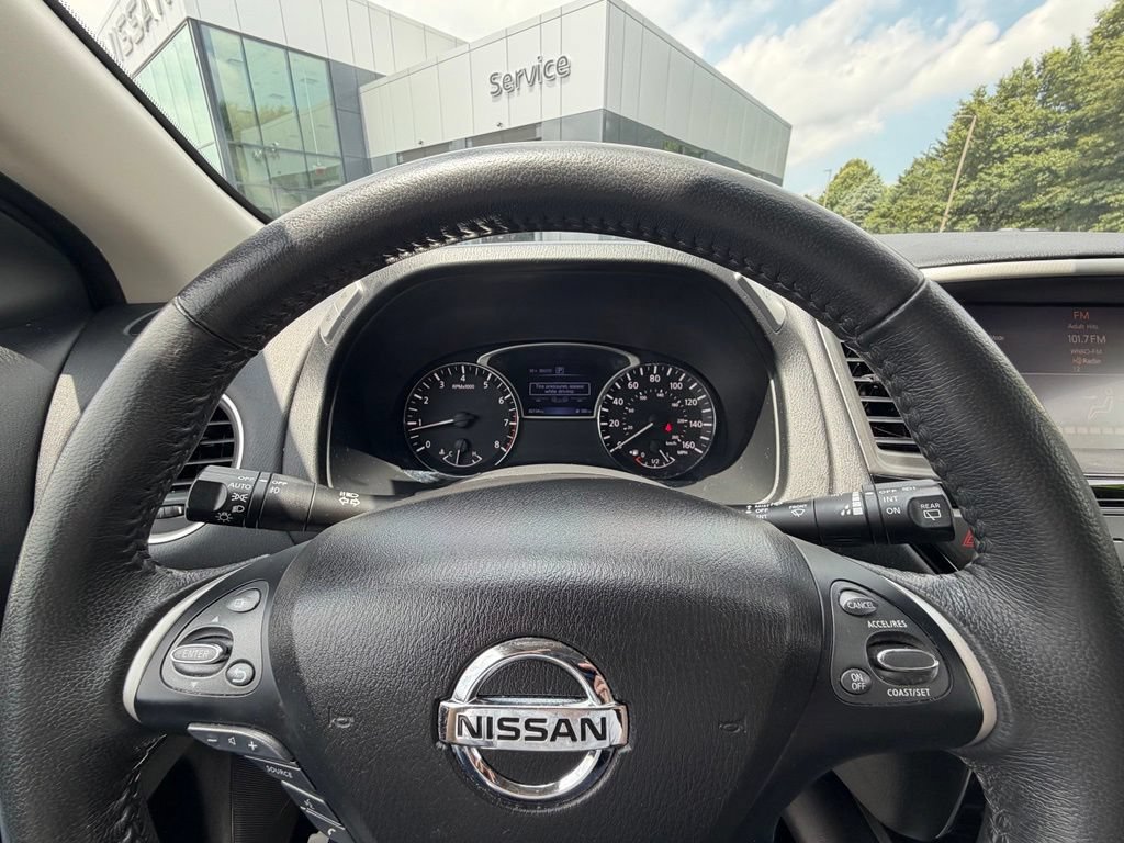Used 2017 Nissan Pathfinder SV w/ SV Cold Weather Package AWD/4WD image 10