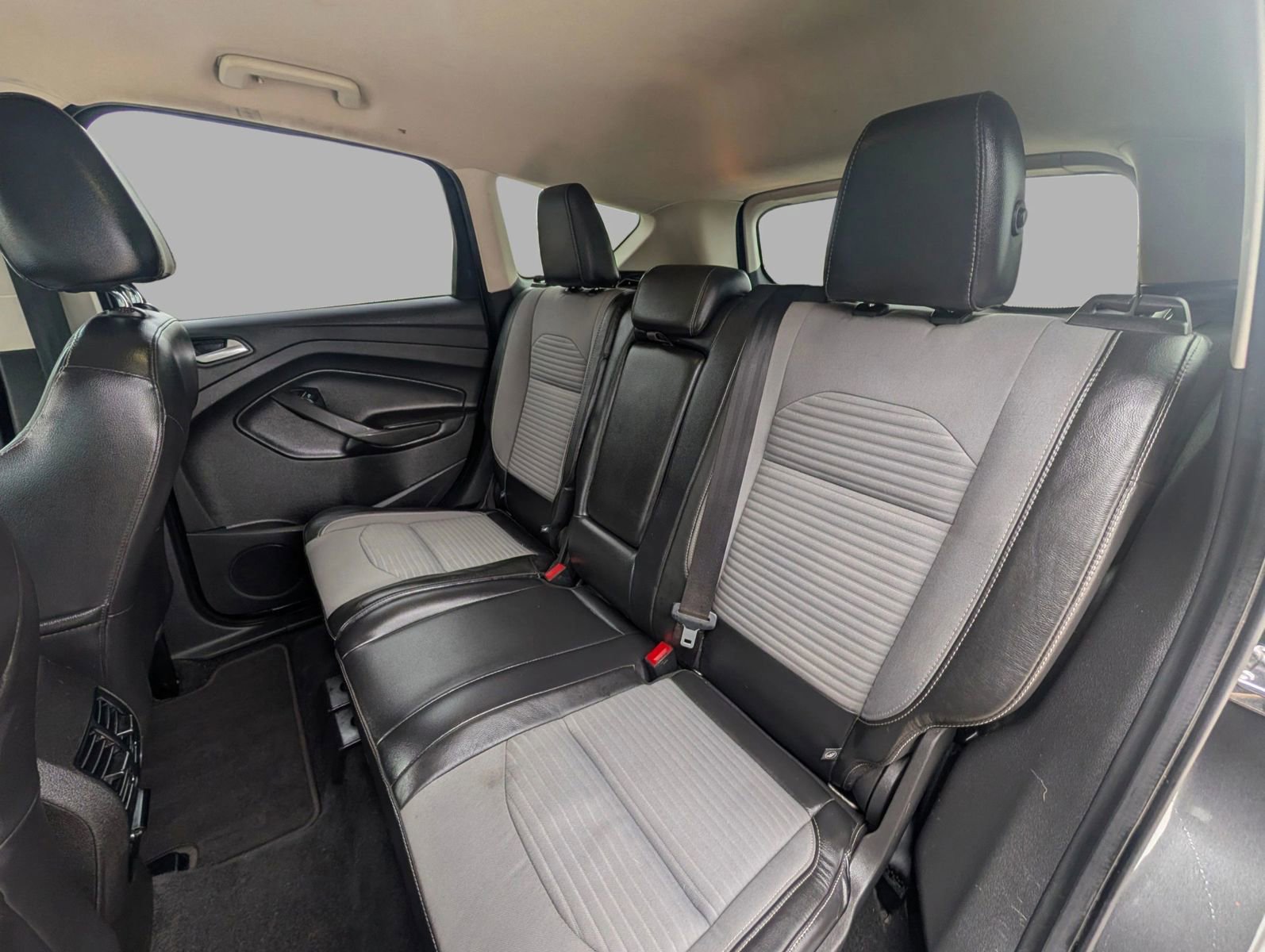 Used 2017 Ford Escape SE w/ Equipment Group 201A FWD image 24