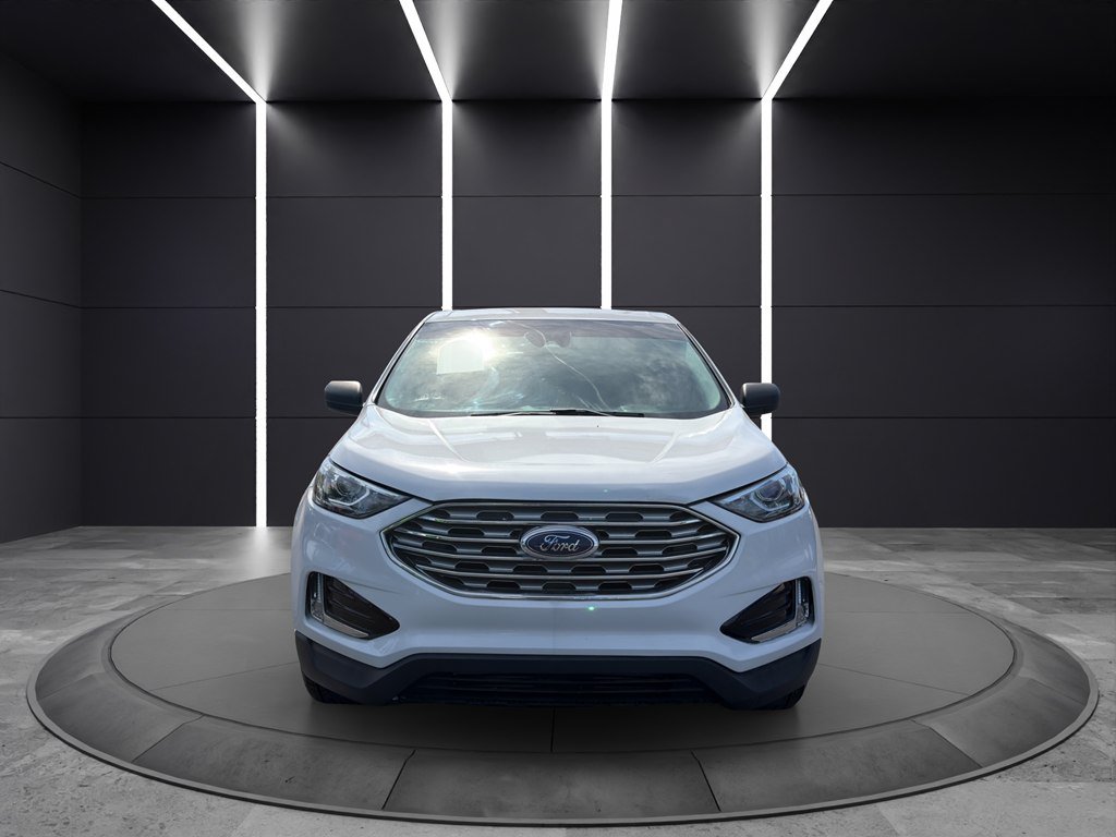 Used 2020 Ford Edge SE FWD image 2