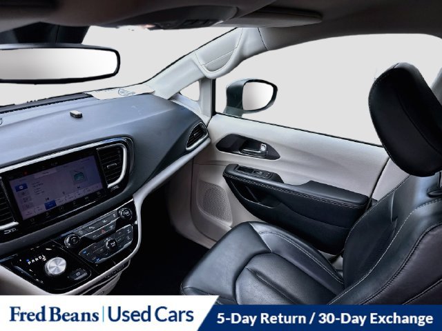 Used 2023 Chrysler Pacifica Touring-L FWD image 28