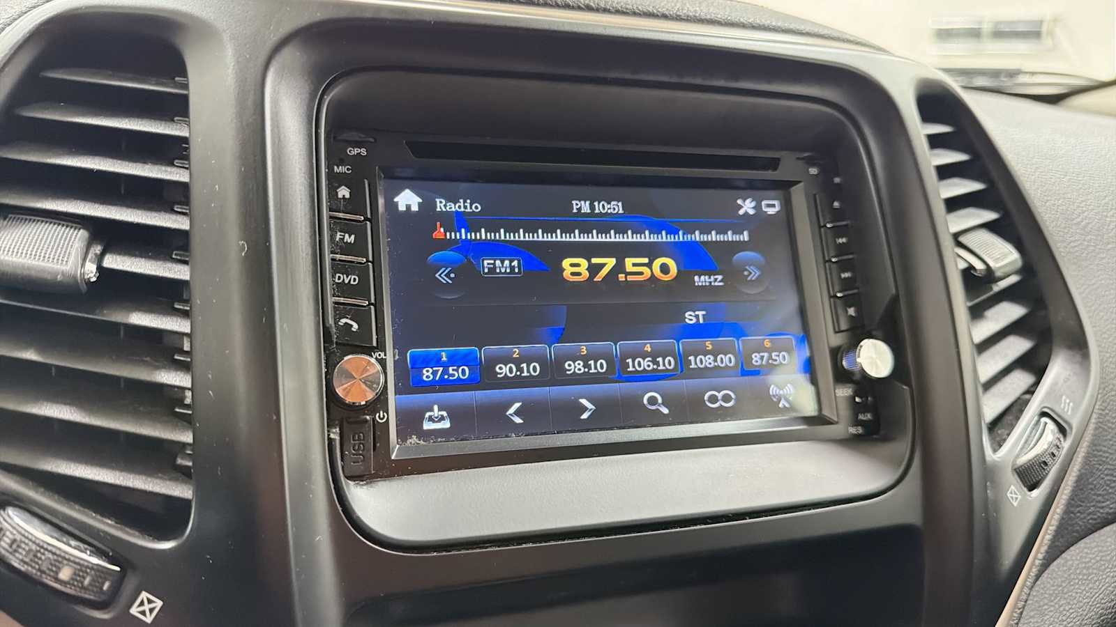 Used 2014 Jeep Cherokee Sport FWD image 18