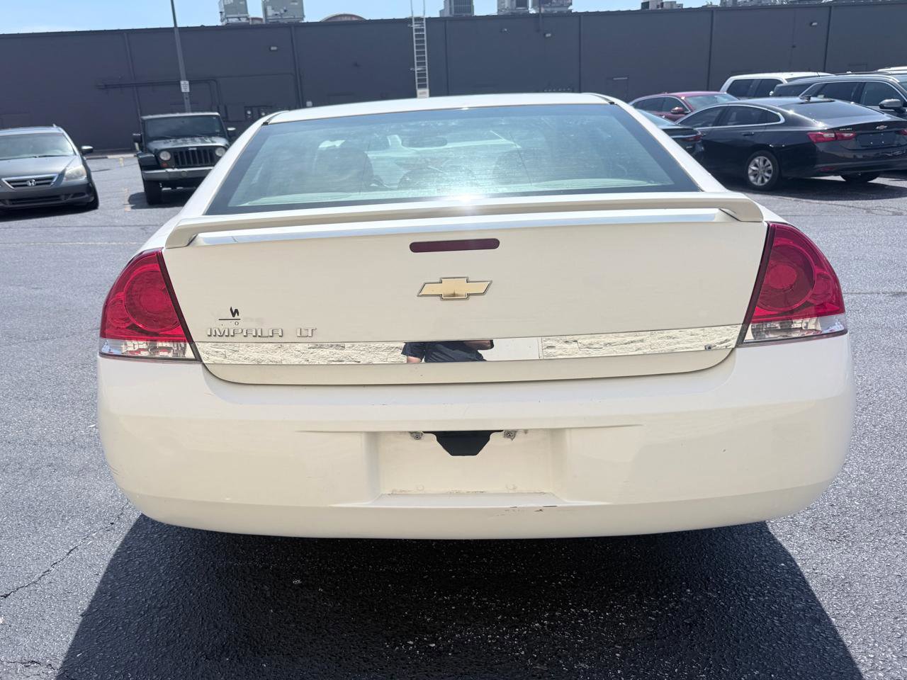 Used 2008 Chevrolet Impala LT FWD image 4