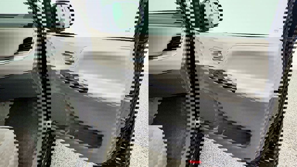 Used 2017 Toyota Sienna LE image 26