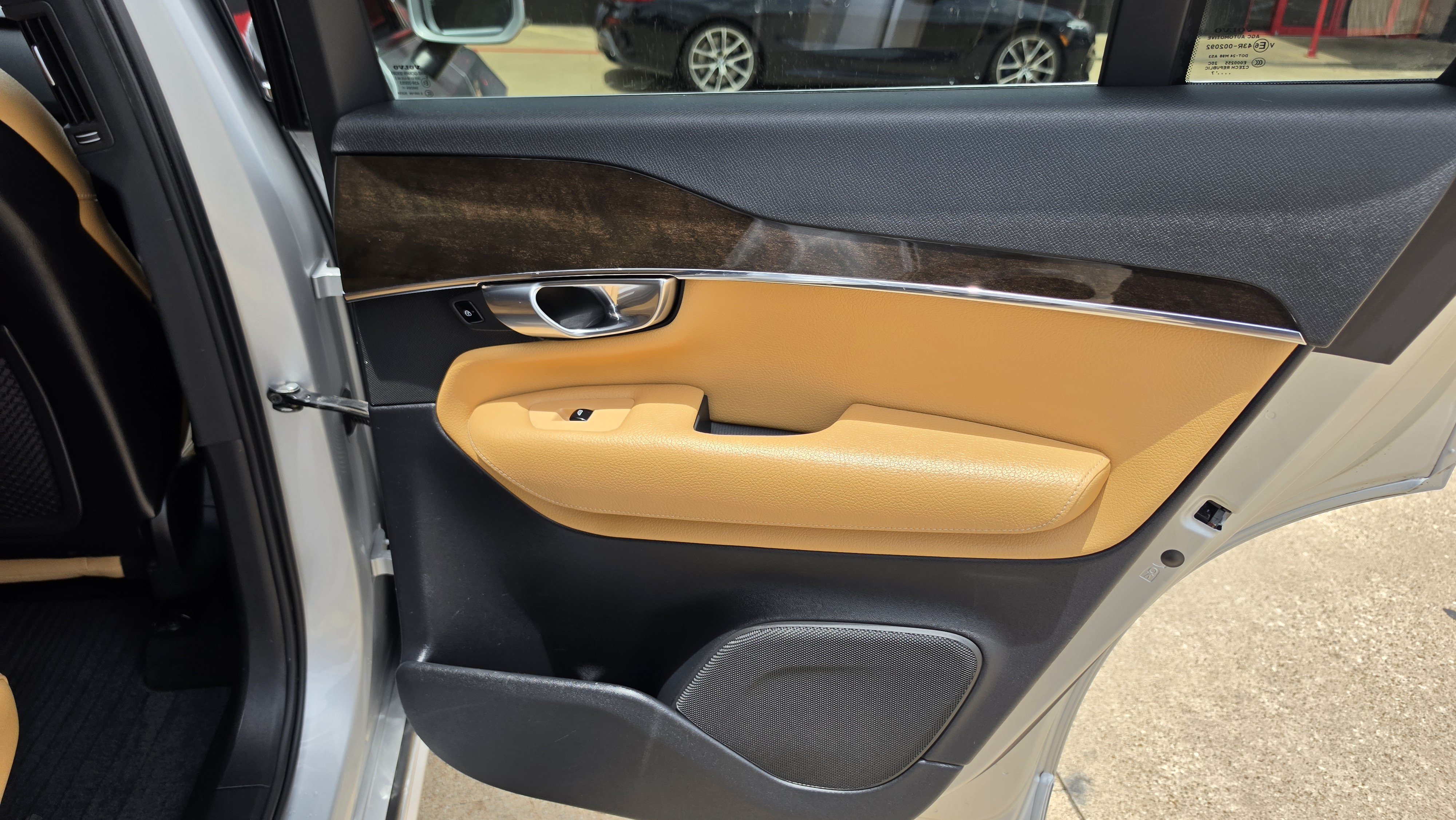 Used 2018 Volvo XC90 T6 Momentum w/ Convenience Package AWD/4WD image 30