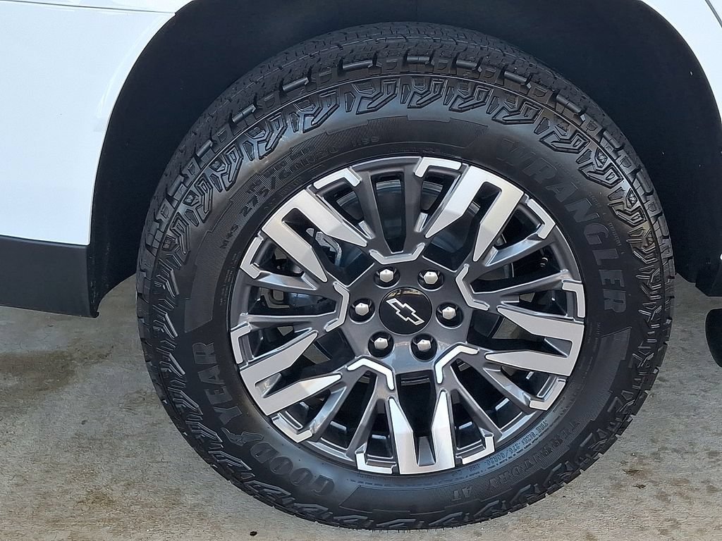 New 2026 Chevrolet Tahoe Z71 w/ Comfort Package AWD/4WD image 5