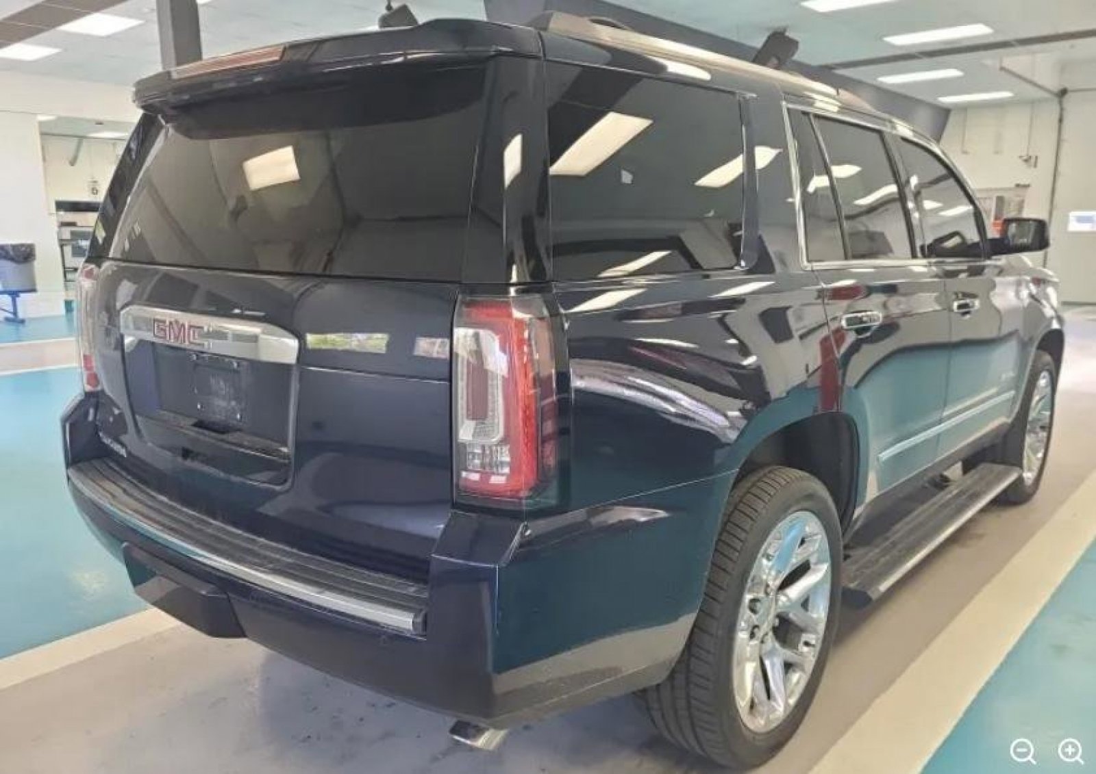 Used 2018 GMC Yukon Denali w/ Denali Ultimate Package AWD/4WD image 3