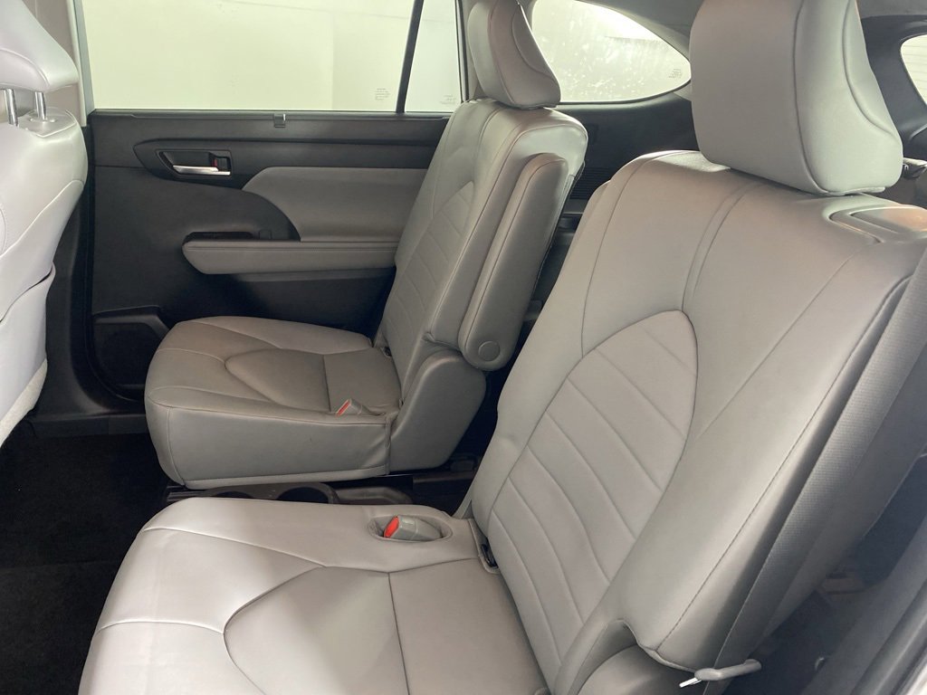 Used 2023 Toyota Highlander XLE image 32