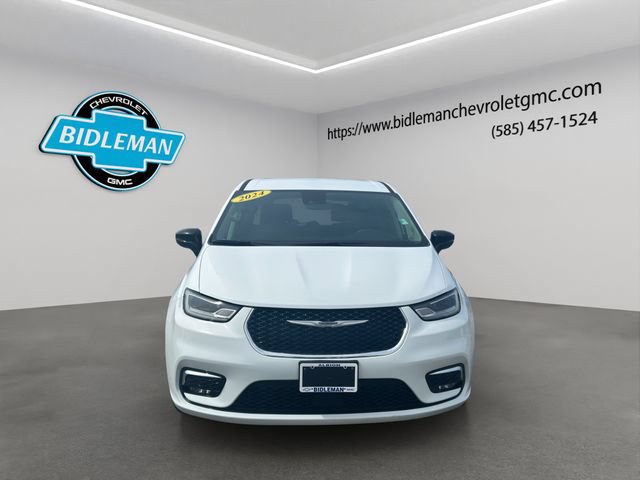 Used 2024 Chrysler Pacifica Touring-L FWD image 2