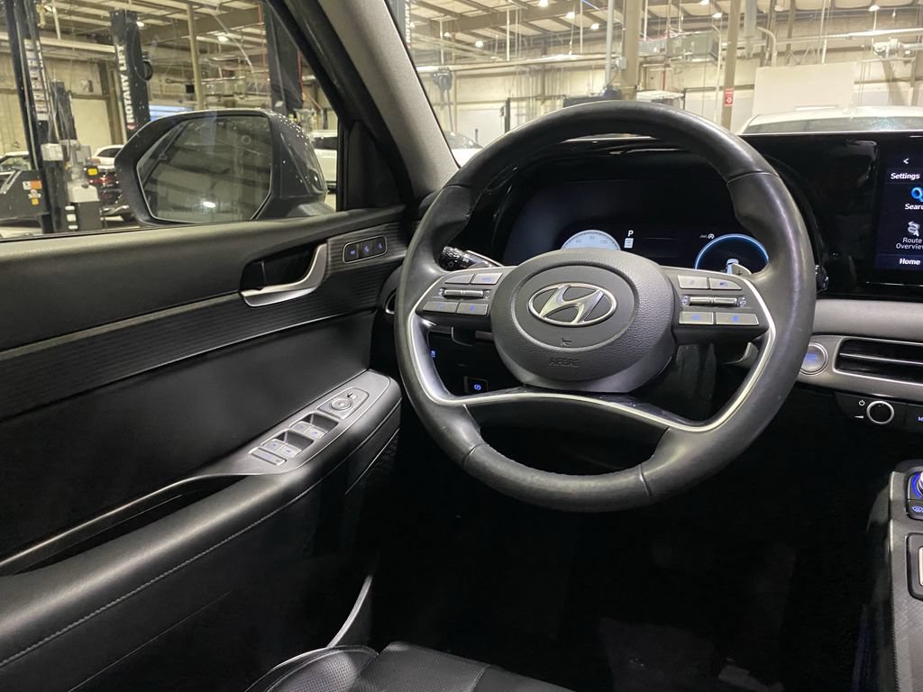 Used 2022 Genesis GV70 3.5T Sport w/ Sport Prestige Package AWD/4WD image 3