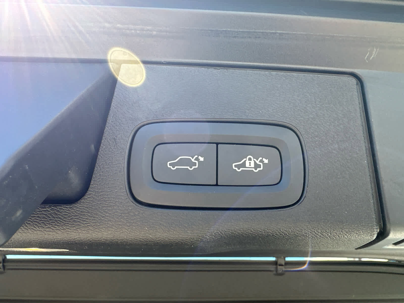 Used 2023 Volvo XC60 B5 Plus w/ Climate Package image 27