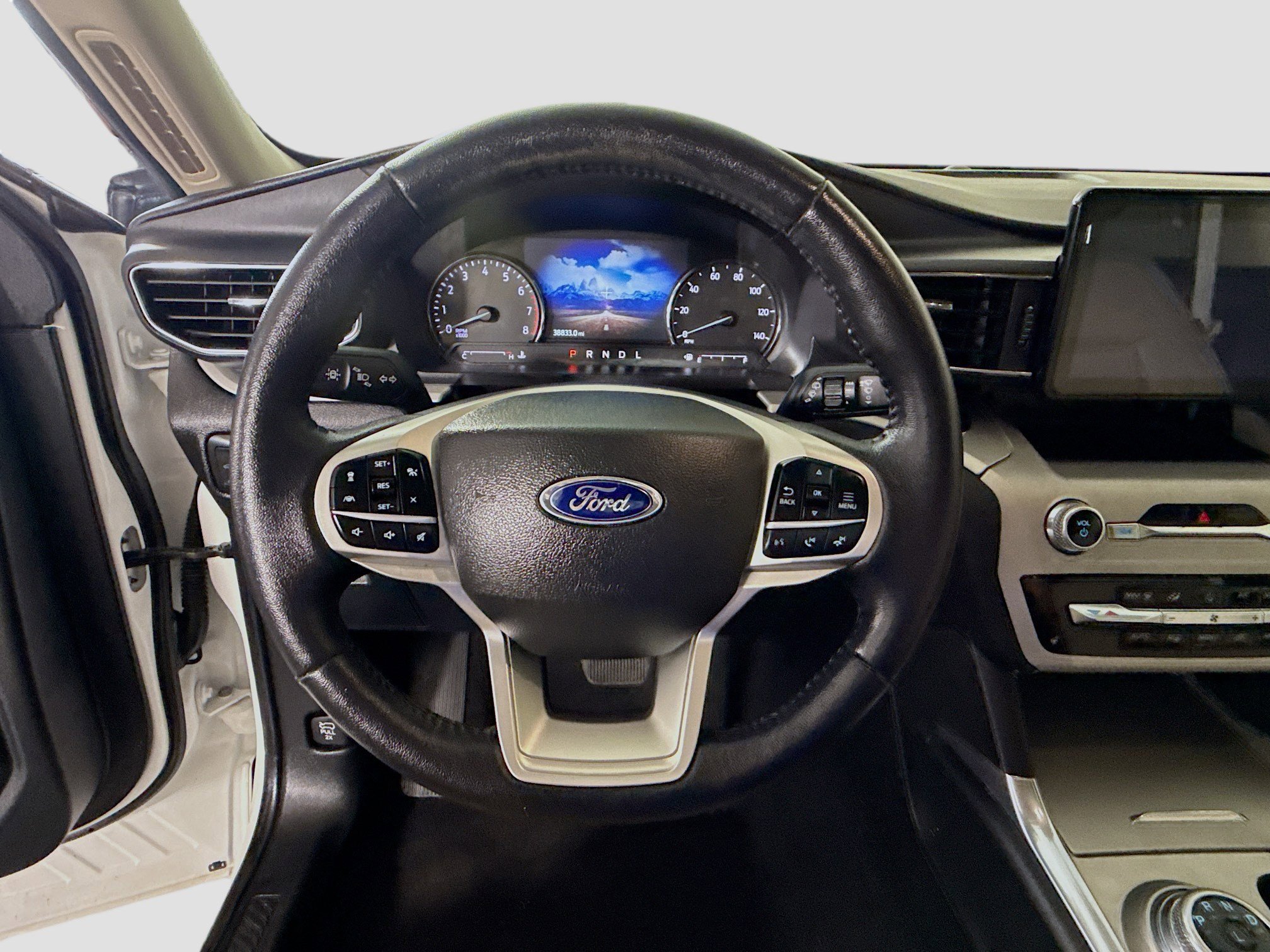 Used 2022 Ford Explorer XLT w/ Equipment Group 202A RWD image 13