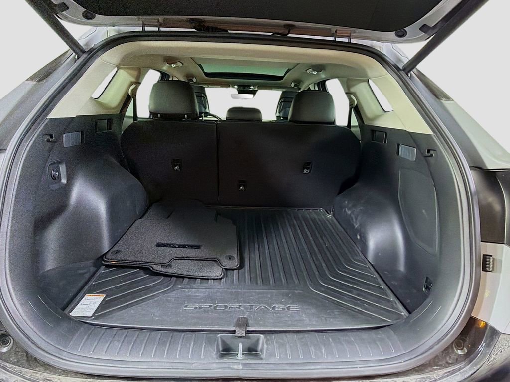 Used 2025 Kia Sportage SX image 31