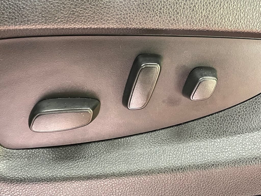 Used 2018 Chevrolet Tahoe Premier AWD/4WD image 16