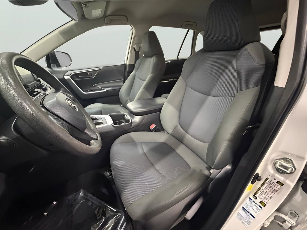 Used 2022 Toyota RAV4 LE image 18