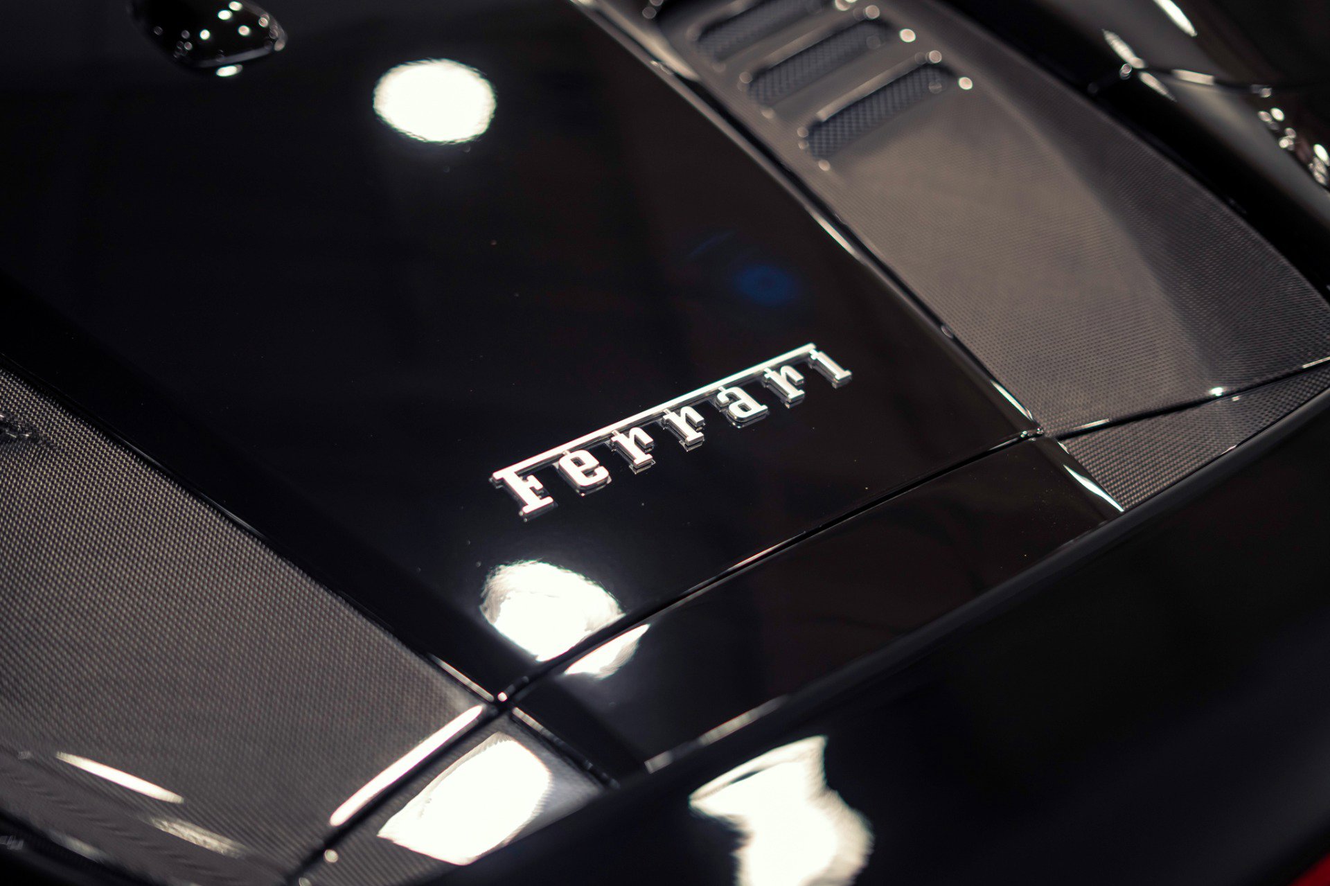 Used 2023 Ferrari F8 Tributo RWD image 34