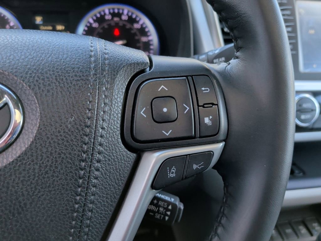 Used 2019 Toyota Highlander XLE image 17