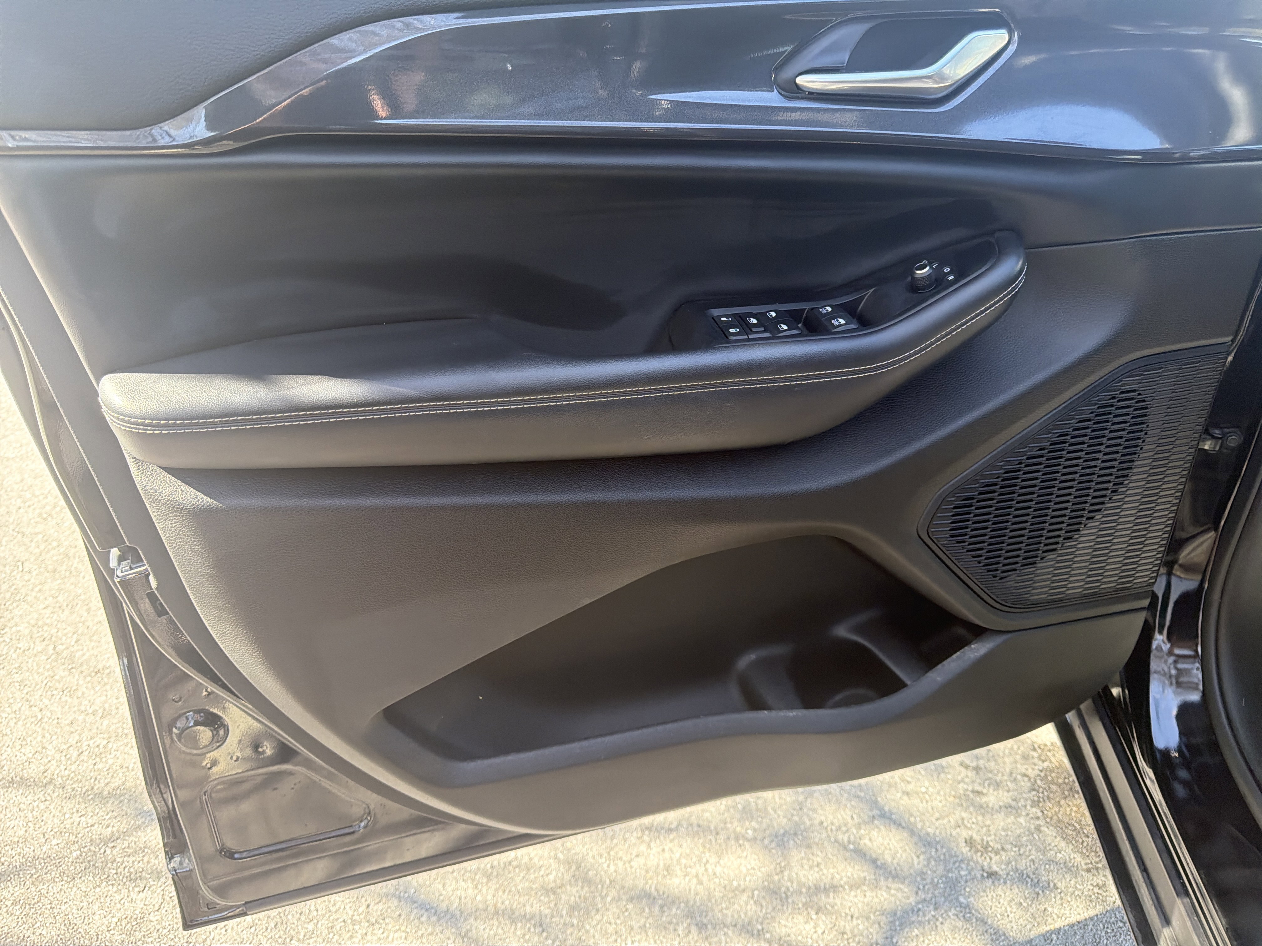 Used 2023 Jeep Grand Cherokee Altitude image 18