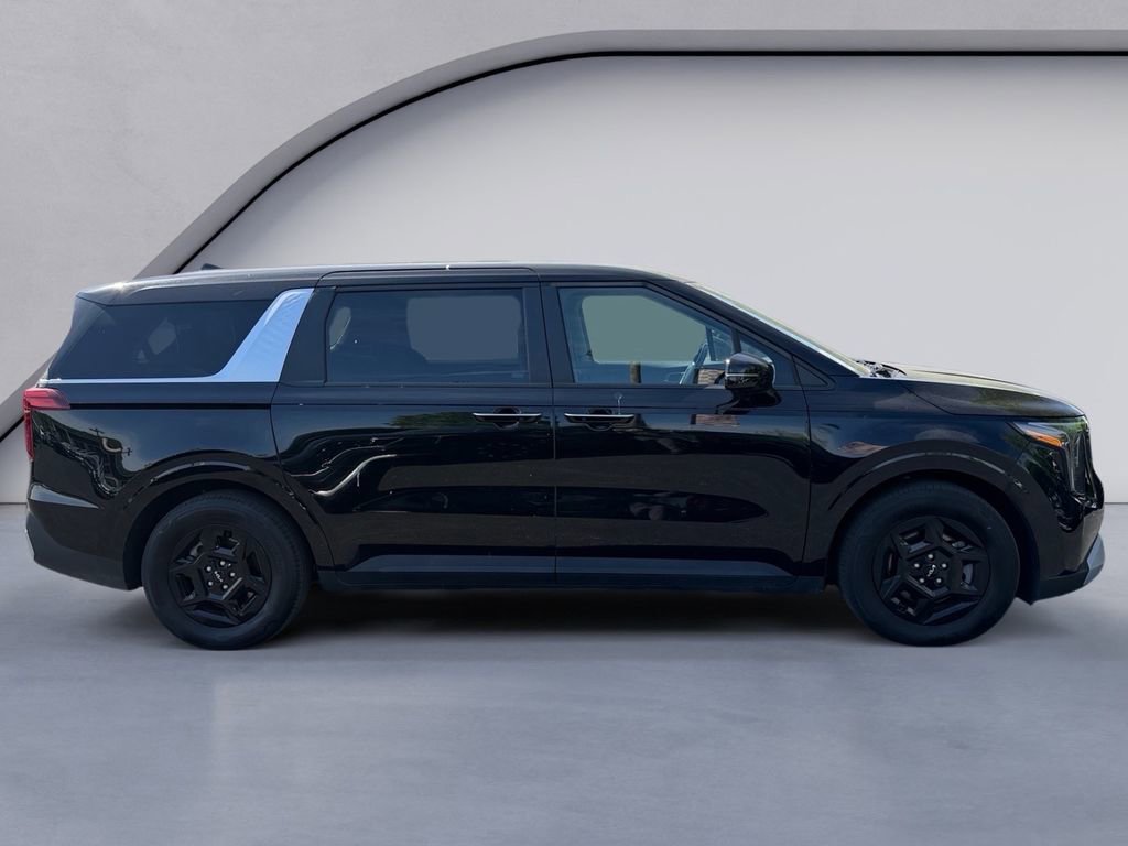 Used 2025 Kia Carnival FWD image 6