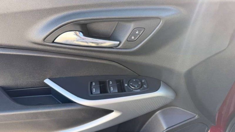 Used 2024 Chevrolet Trax RS image 17