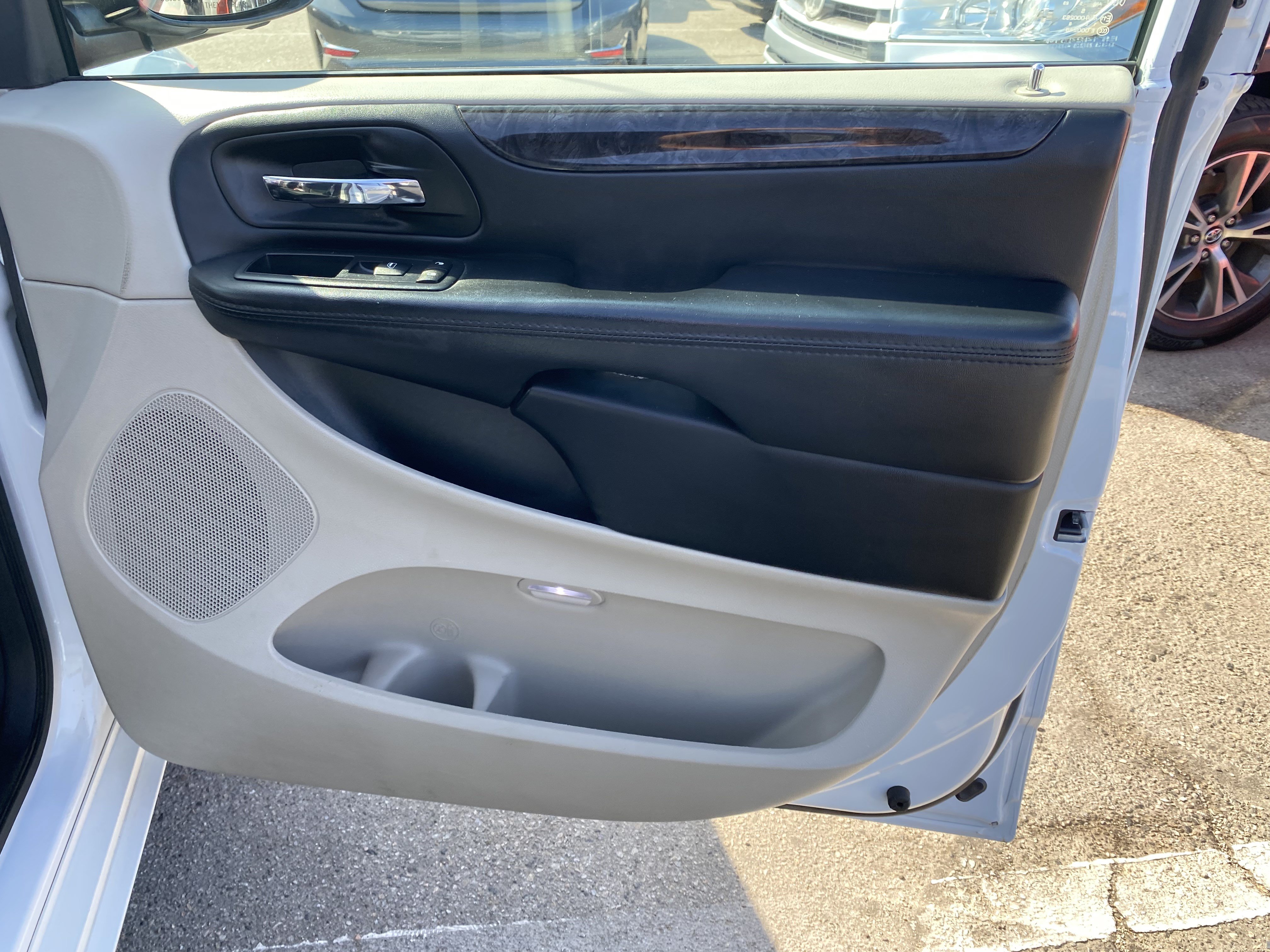 Used 2016 Dodge Grand Caravan SE w/ Quick Order Package 29E SE FWD image 19