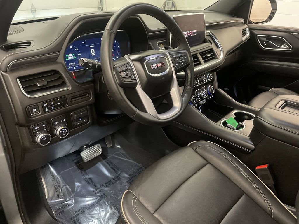 Used 2024 GMC Yukon SLT w/ SLT Luxury Package AWD/4WD image 4