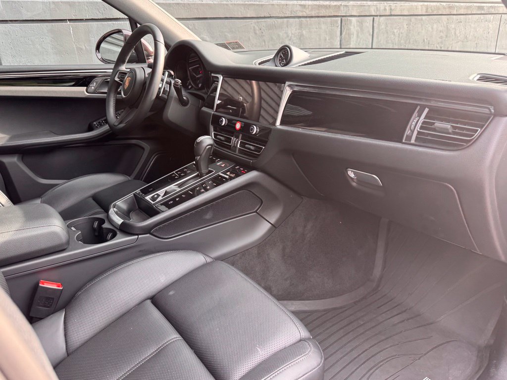 Certified 2026 Porsche Macan AWD/4WD image 16