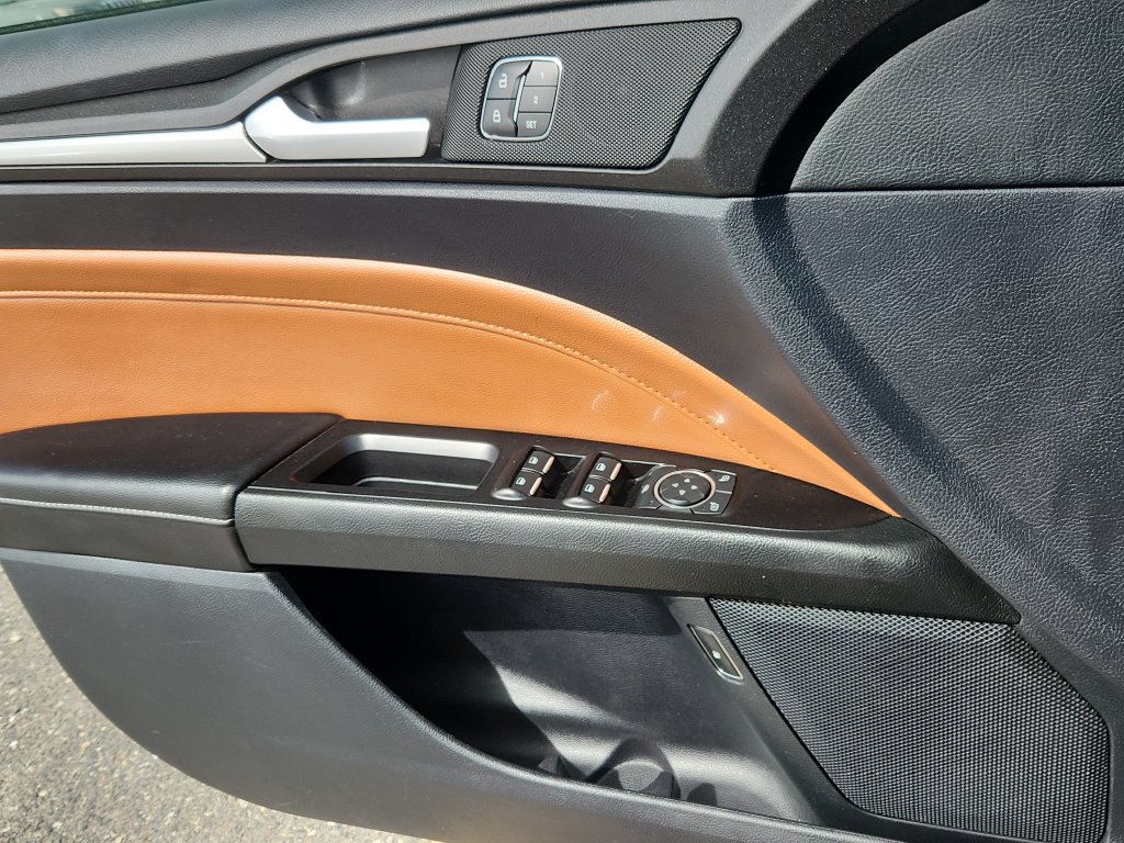 Used 2020 Ford Fusion Titanium FWD image 9