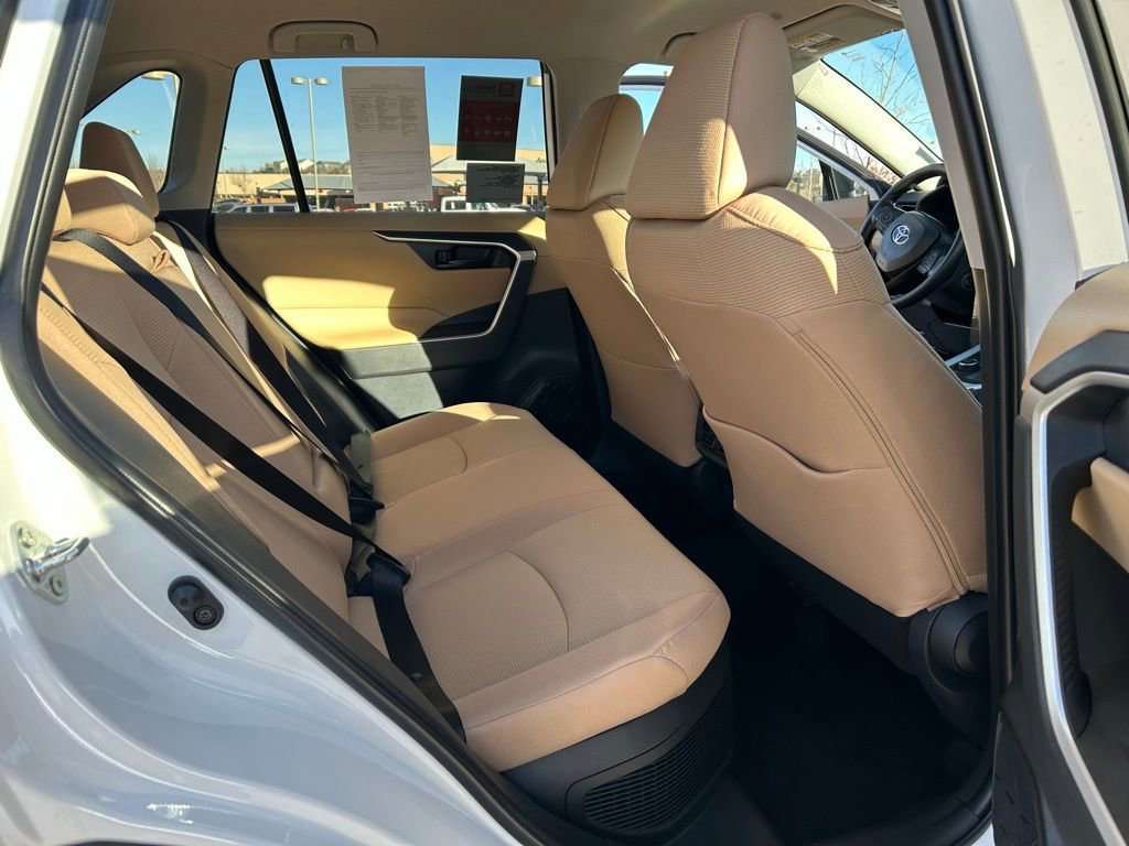 Used 2025 Toyota RAV4 SE image 15