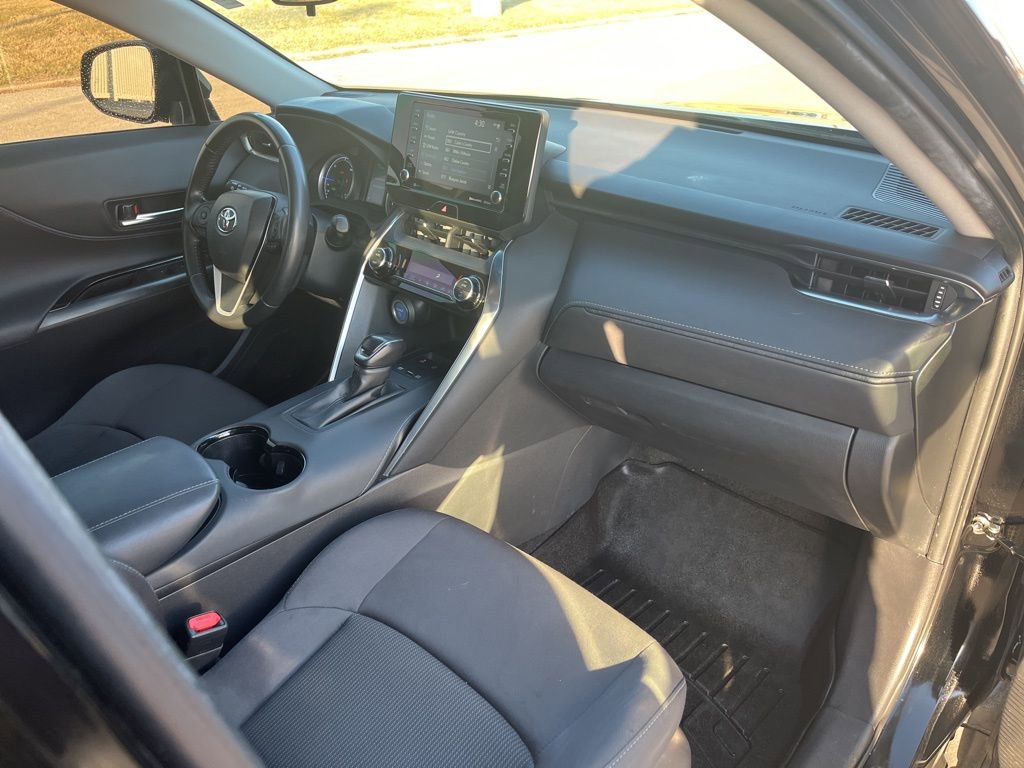 Used 2021 Toyota Venza LE w/ Carpet Mat Package (TMS) image 23