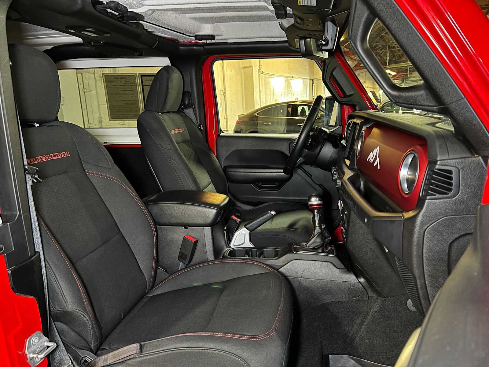 Used 2018 Jeep Wrangler Rubicon AWD/4WD image 13