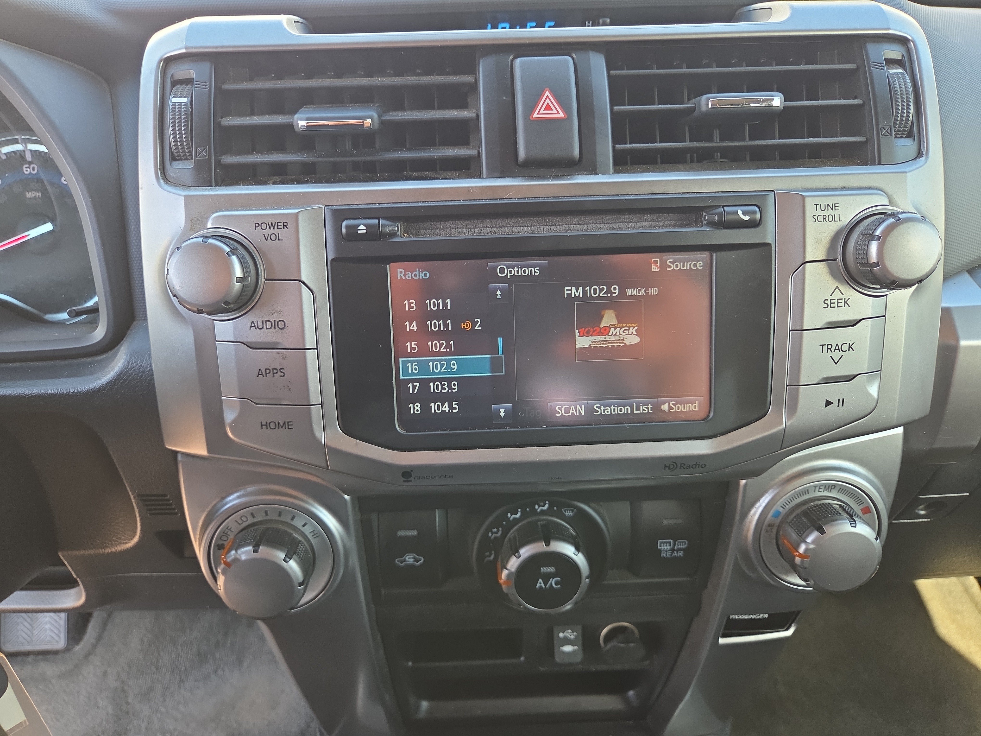 Used 2015 Toyota 4Runner SR5 AWD/4WD image 21