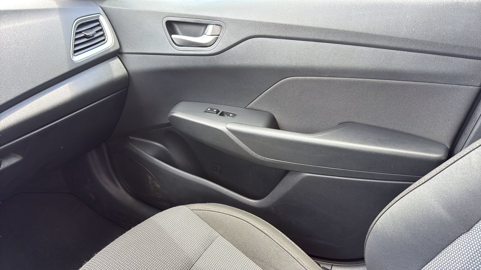 Used 2020 Hyundai Accent SE FWD image 21