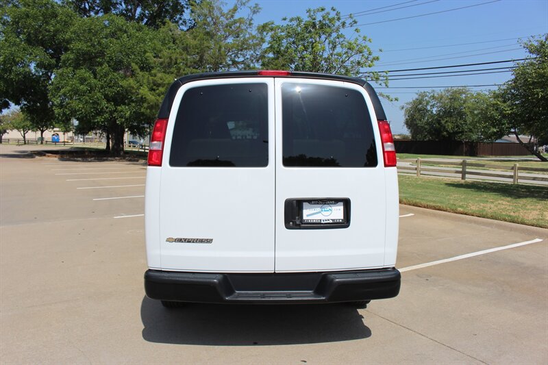 Used 2025 Chevrolet Express 3500 LS RWD image 4