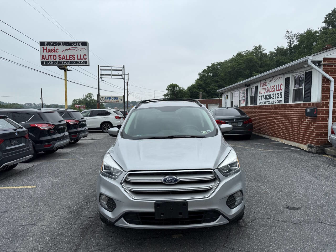 Used 2017 Ford Escape SE w/ Equipment Group 201A image 3